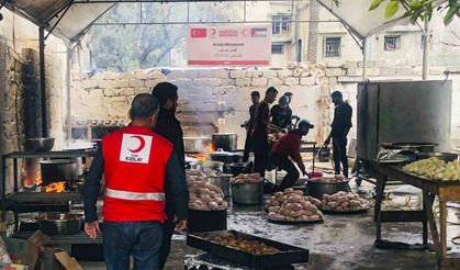 Türk Kızılay Gazze’de her gün 30 bin kişilik iftar veriyor