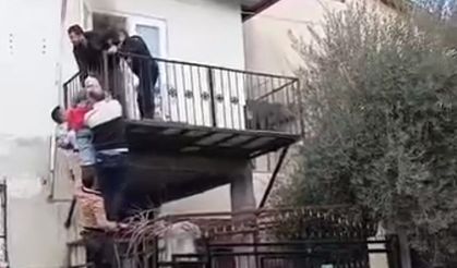 Yangın çıkan evde mahsur kalan kadın vatandaşlar tarafından kurtarıldı