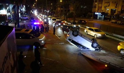 Refüje çarpıp taklalar atan araçtan genç sürücü sıyrık bile almadan çıktı