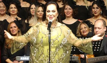 Türkan Şoray, ‘İyilik Korosu’ ile Mersin’de sanatseverlerle buluştu