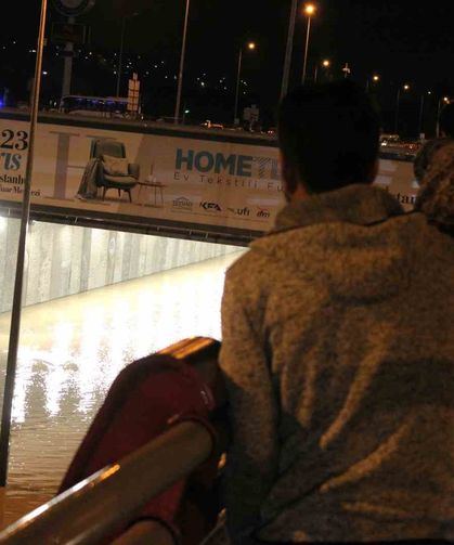 Kayseri’de sağanak hayatı felç etti