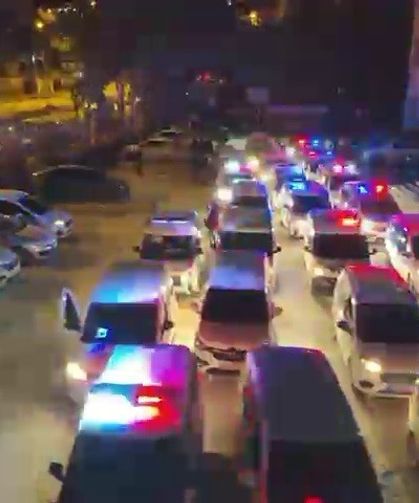 Hatay merkezli 8 ilde ‘Gümrük geçişinde rüşvet’ operasyonunda milyonlarca TL’lik döviz ve silah ele geçirildi