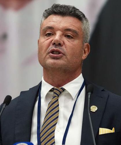 Fenerbahçe, Tedesco ile devam kararı aldı