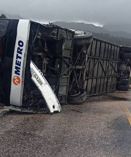 Konya’da yolcu otobüsü devrildi: 15 yaralı