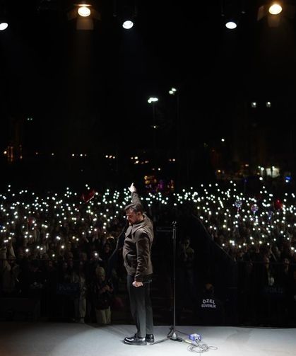 Bilecik Cumhuriyet Meydanı’nda Ekin Uzunlar konseri