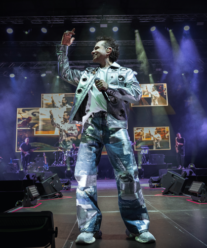 Kenan Doğulu, Stuttgart Porsche Arena’da Unutulmaz Bir Geceye İmza Attı