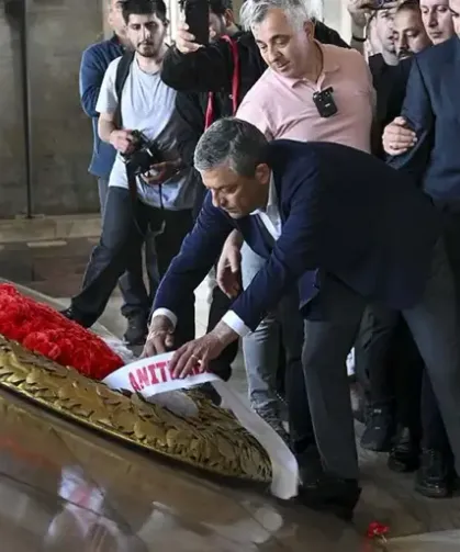 Anıtkabir’de çelenk krizi: Özgür Özel ile asker arasında gerginlik