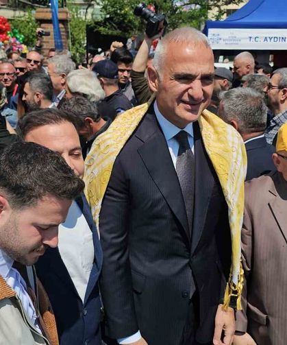 Bakan Ersoy Nazilli’de festival açılışına katıldı