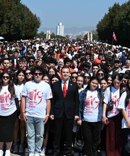 Başkan Akın ve 1071 Balıkesirli genç Anıtkabir’de