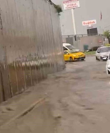 Bolu’da sağanak ve dolu sonrası iş yerlerini su bastı