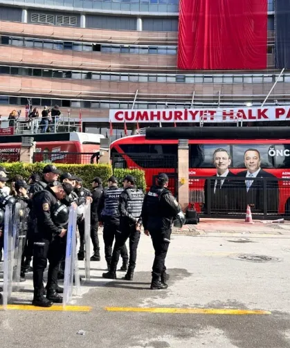 CHP Genel Merkezi önünde tahliye gerginliği