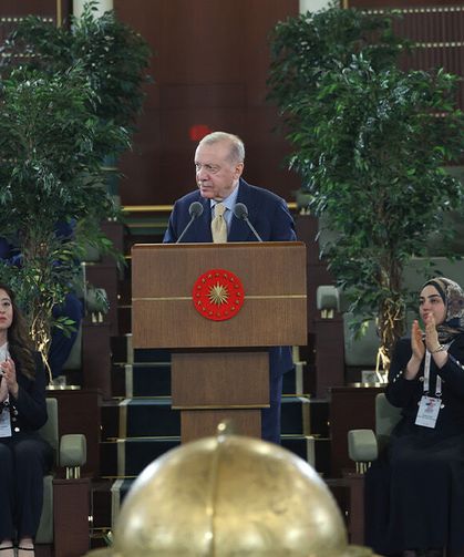 Cumhurbaşkanı Erdoğan, gençler ve milli sporcularla bir araya geldi
