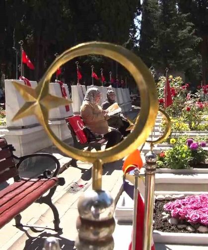Edirnekapı Şehitliği’nde bayram ziyareti