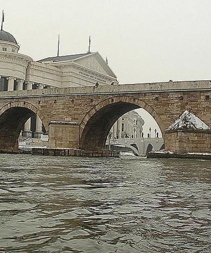 Esenler Belediyesi Üsküp’teki Taş Köprü’yü aydınlatacak