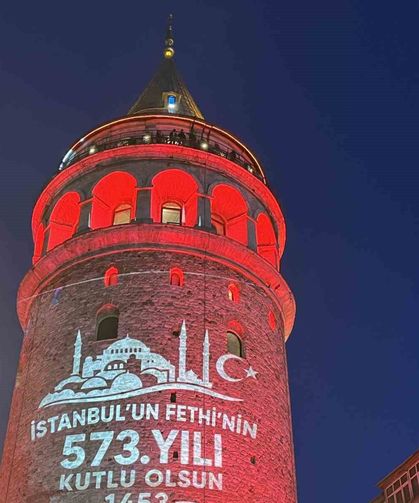 Galata Kulesi’nde İstanbul’un fethinin 573. yıl dönümün özel ışık gösterisi