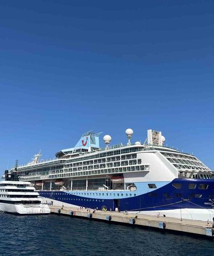 Kruvaziyer gemilerin rotası Türkiye "Bodrum’a 2 gemi birden geldi"
