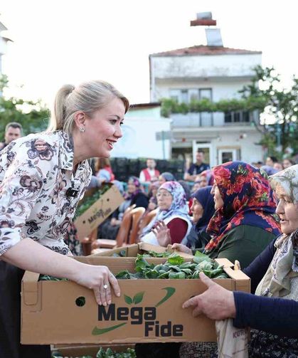 Merkezefendi Belediyesi tarıma destek amacıyla binlerce fideyi üreticiye dağıtıldı
