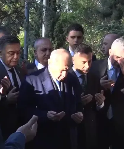 MHP lideri Bahçeli, Merhum Türkeş’in kabrini ziyaret etti