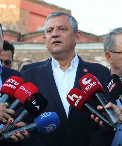 Özgür Özel bayram namazını memleketi Manisa’da kıldı