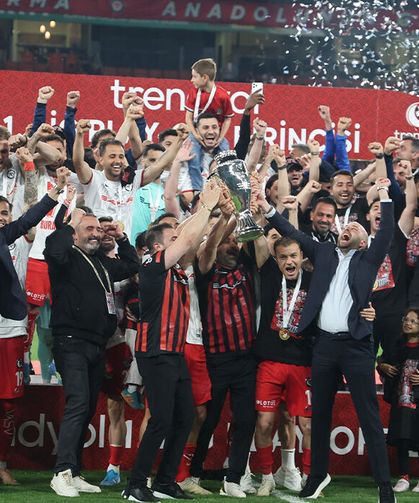 Trendyol 1. Lig play-off şampiyonu Çorum FK kupasına kavuştu