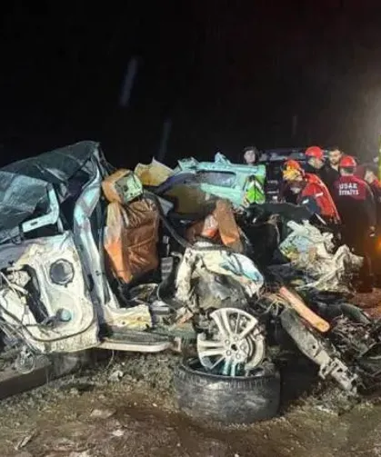 Uşak’ta 7 aracın karıştığı zincirleme kaza: 4 ölü 17 yaralı
