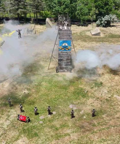 Türk Kara Kuvvetleri’nin kuruluşunun 2235’inci yıldönümü gösterileri nefes kesti