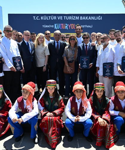VAN’DA DOKUZ GÜN SÜRECEK KÜLTÜR, SANAT VE LEZZET ŞÖLENİ BAŞLADI