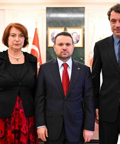 Adalet Bakanı Gürlek, 33 yıl önce öldürülen gazeteci Uğur Mumcu’nun ailesi ile bir araya geldi