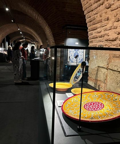 'Ateşin Renkleri' Çini Sergisi İstanbul'da açıldı