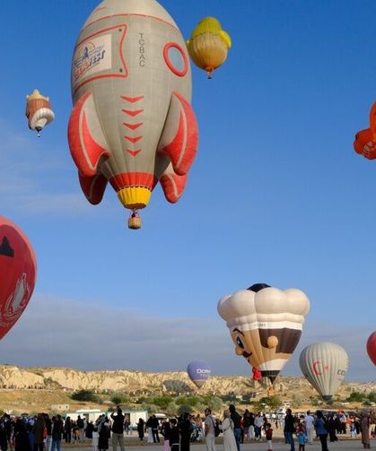 BALONLAR NEVŞEHİR KÜLTÜR YOLU FESTİVALİ’NİN İLK GÜNÜNDE GÖKYÜZÜNÜ ŞÖLENE ÇEVİRDİ