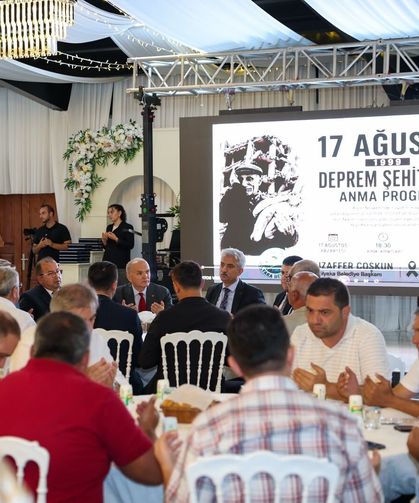 Başkan Özlü, deprem şehitlerini anma programına katıldı