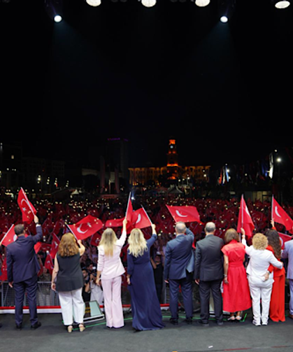 Büyükçekmece Cumhuriyet Meydanı 30 Ağustos'ta açıldı
