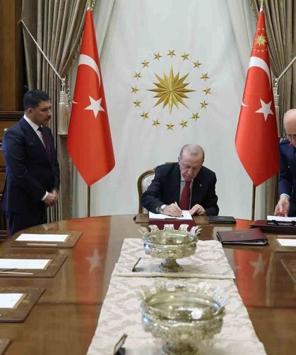 Cumhurbaşkanı Erdoğan YAŞ kararlarını imzaladı