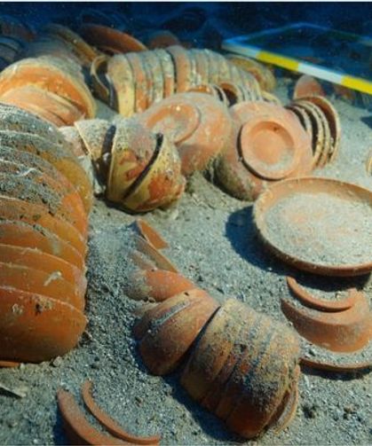 Adrasan açıklarındaki batıktan 2 bin 100 yıllık seramikler çıkarıldı