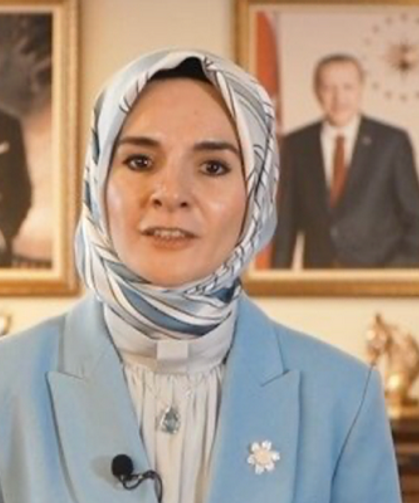 Bakan Göktaş'tan Filenin Sultanları'na tebrik