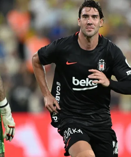Beşiktaş derbide Fenerbahçe'yi 2-1 mağlup etti