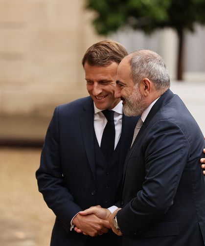 Paşinyan, Paris'te Macron ile görüştü