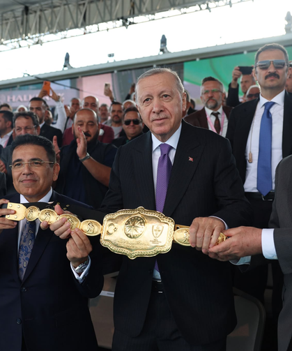 YAĞLI GÜREŞ CUMHURBAŞKANLIĞI KUPASI’NDA BAŞPEHLİVAN ORHAN OKULU OLDU