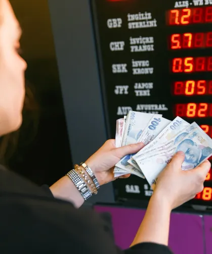Kapalıçarşı'da serbest piyasada döviz fiyatları