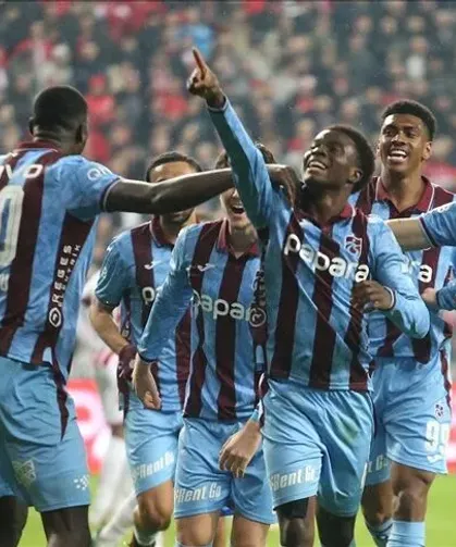 Karadeniz Derbisinde Fırtına Esti! Trabzonspor Samsun'da 3 Golle Şov Yaptı