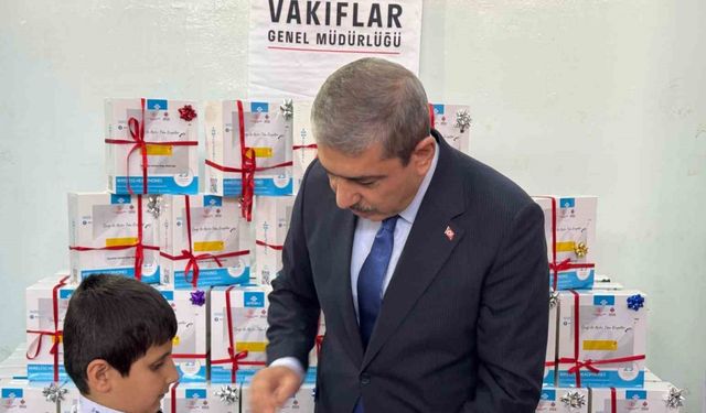 Gaziantep’te görme engelli öğrencilere kulaklık jesti