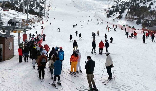 Kayak merkezleri içerisine en çok kar Palandöken ve Ergan Dağı Kayak Merkezinde