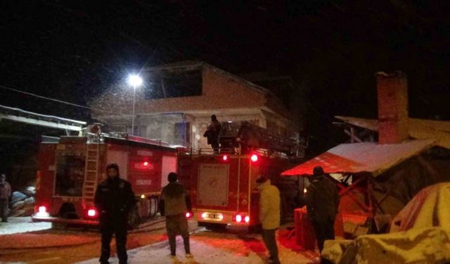 2 katlı evde çıkan baca yangını paniğe yol açtı