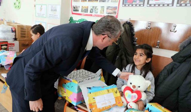 Ağrı’da "IC Mutluluk Harekatı" ile çocukların oyuncak hayalleri gerçek oldu