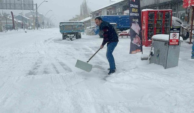 Ağrı’da kar yağışı etkili olmaya devam ediyor