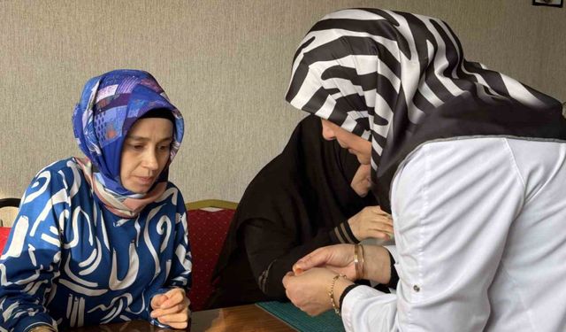 Ağrılı kadınlar kağıt rölyef sanatıyla hem sosyalleşiyor hem kazanıyor