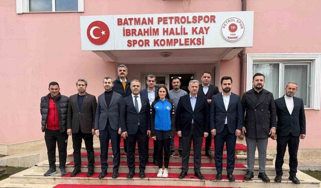 AK Parti İl Başkanı Şansi, şampiyon Tek’i altınla ödüllendirdi