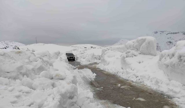 Batman’da kar yağışı nedeniyle ulaşıma kapanan köy yollarında çalışmalar sürüyor