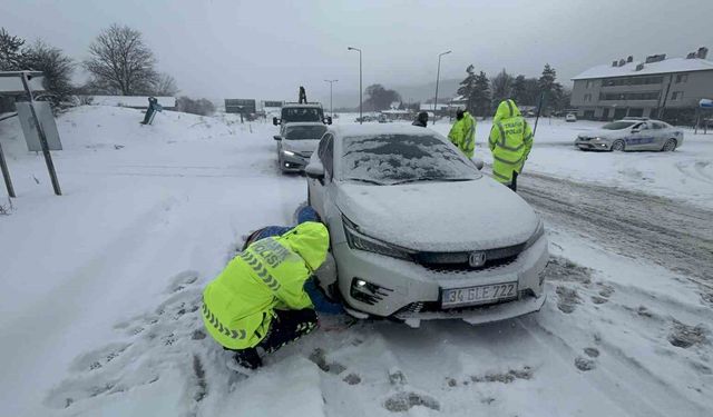Bolu Dağı sürücüler zor anlar yaşıyor: "Aniden bastırdı"