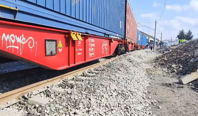 Çerkezköy’de deneme sürüşü sırasında üç vagon raydan çıktı